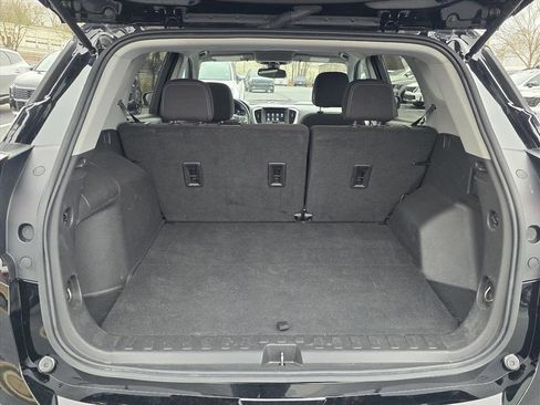 Used 2024 GMC Terrain SLE image 13