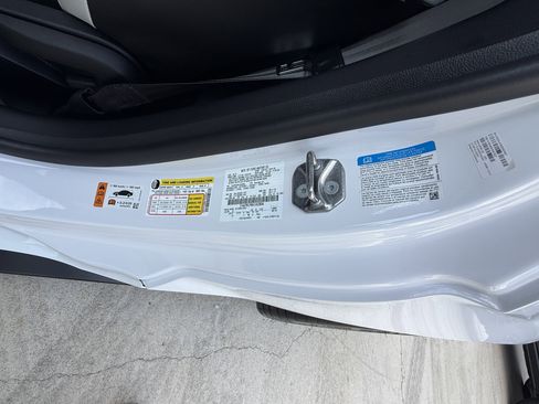 Used 2021 Ford Mustang Shelby GT500 w/ Carbon Fiber Track Pack image 32