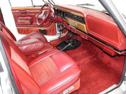 Used 1986 Jeep Grand Wagoneer image 8