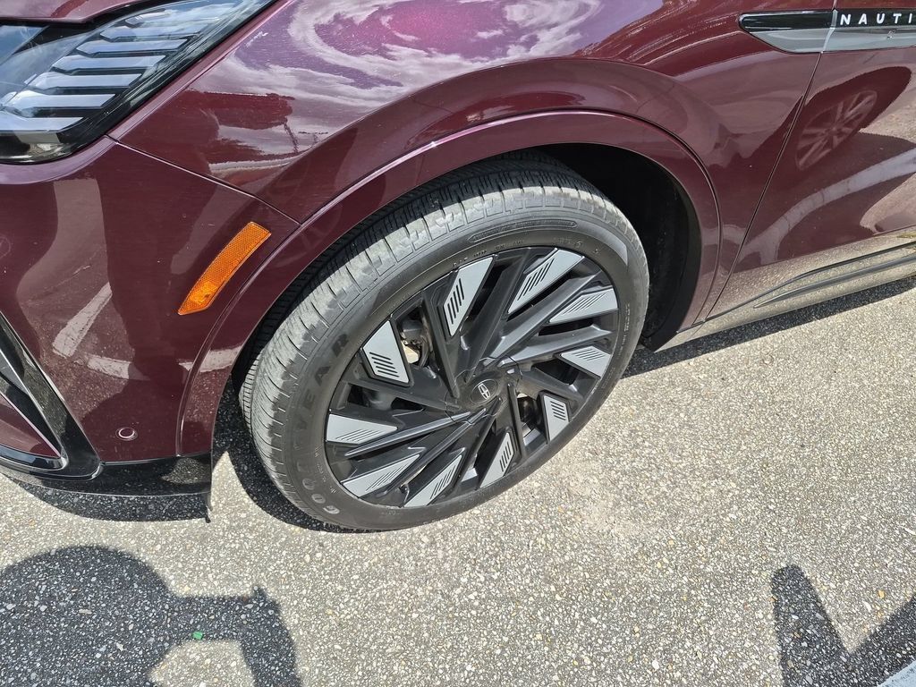 Used 2024 Lincoln Nautilus Reserve w/ Jet Appearance Package (87T) AWD/4WD image 6