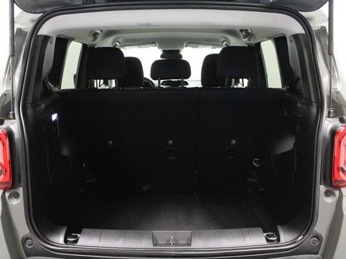 Used 2021 Jeep Renegade Latitude w/ Luxury Group I image 14