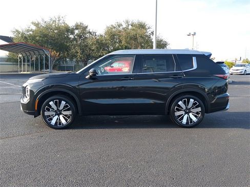 New 2025 Mitsubishi Outlander AWD image 3