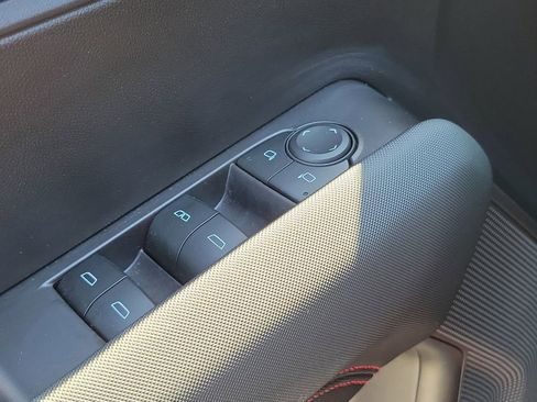 Used 2023 Chevrolet Colorado Z71 w/ Z71 Convenience Package 2 image 23