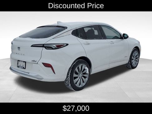 Certified 2025 Buick Envista Avenir image 3