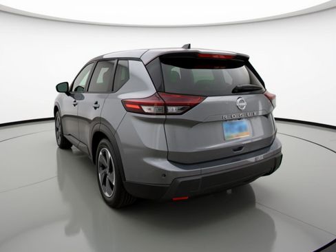 Used 2025 Nissan Rogue SV image 6
