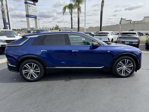 Used 2024 Cadillac Lyriq Luxury AWD/4WD image 11