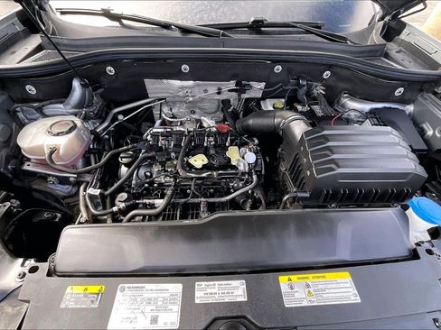 Used 2024 Volkswagen Atlas Cross Sport SE FWD image 12