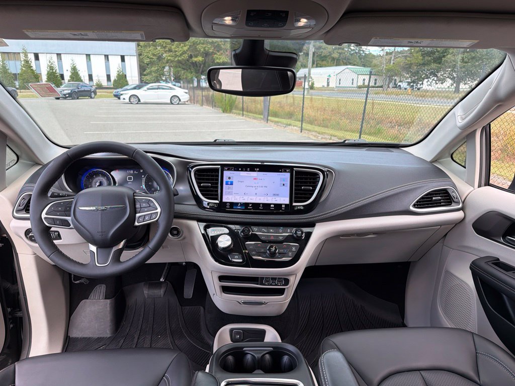 Certified 2023 Chrysler Pacifica Touring-L w/ Road Tripper Package AWD/4WD image 8