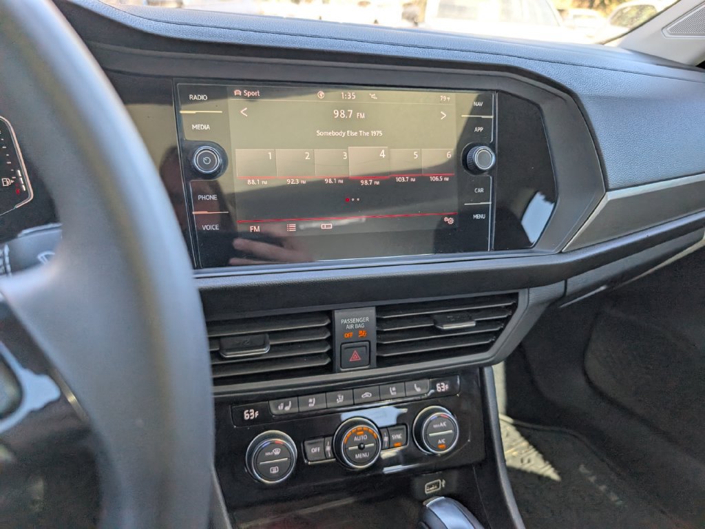 Used 2020 Volkswagen Jetta SEL Premium FWD image 16
