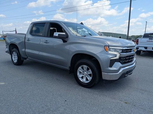 Used 2025 Chevrolet Silverado 1500 LT RWD image 2
