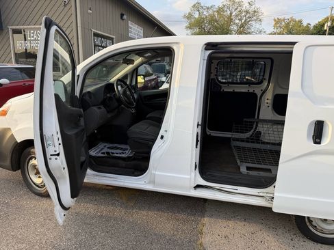 Used 2019 Nissan NV200 S image 28