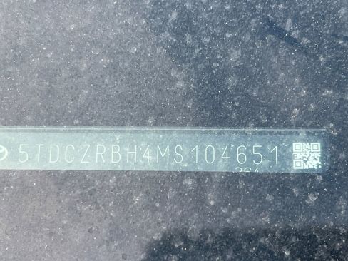 Used 2021 Toyota Highlander L image 3