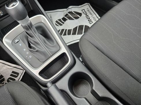 Certified 2023 Hyundai Venue SE image 17