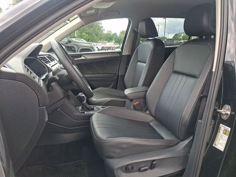 Used 2022 Volkswagen Tiguan SE FWD image 13
