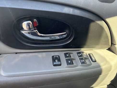 Used 2006 GMC Envoy SLE AWD/4WD image 17