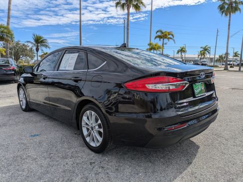Used 2020 Ford Fusion SE image 6