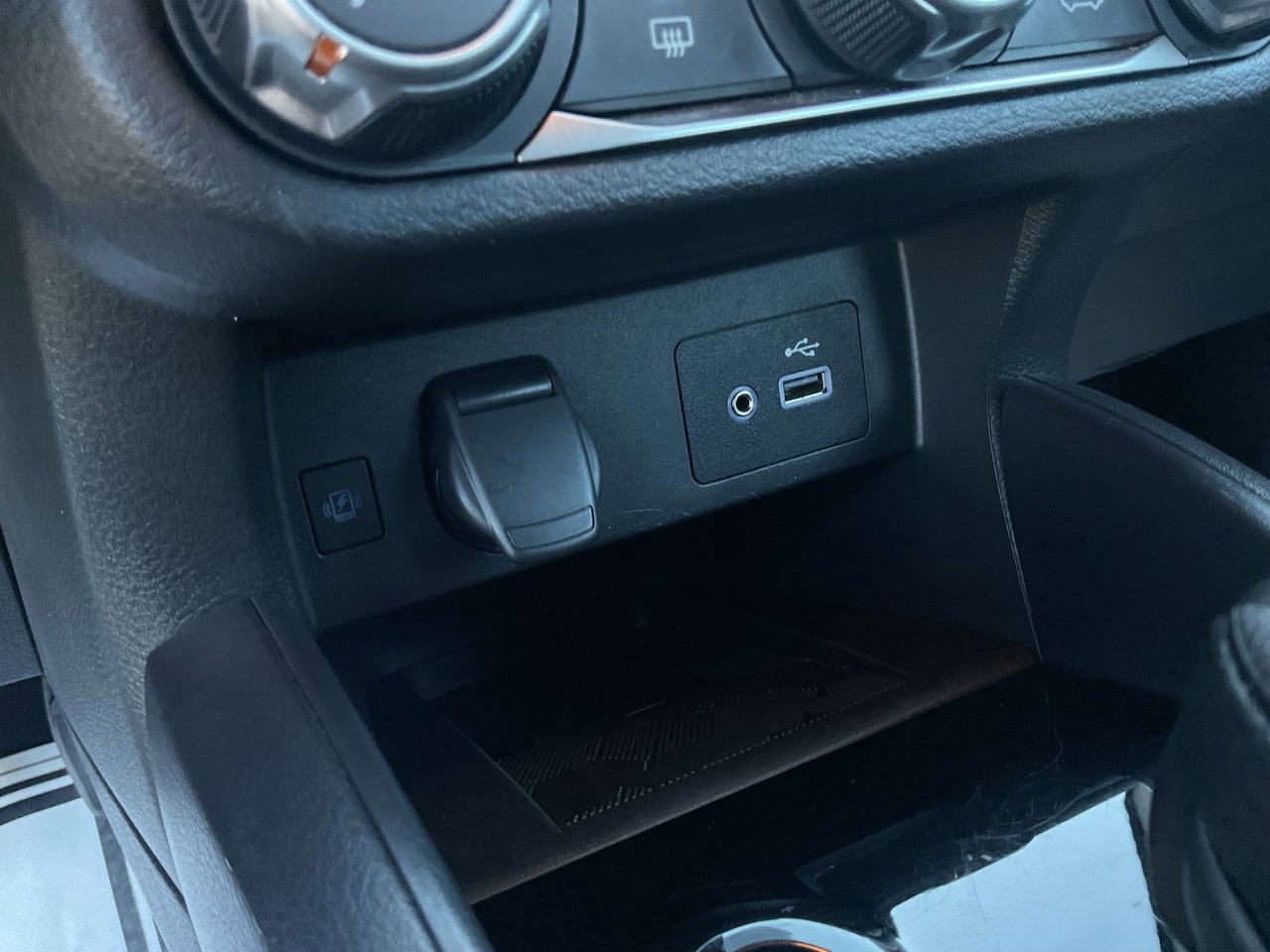 Used 2025 Nissan Versa SV FWD image 23