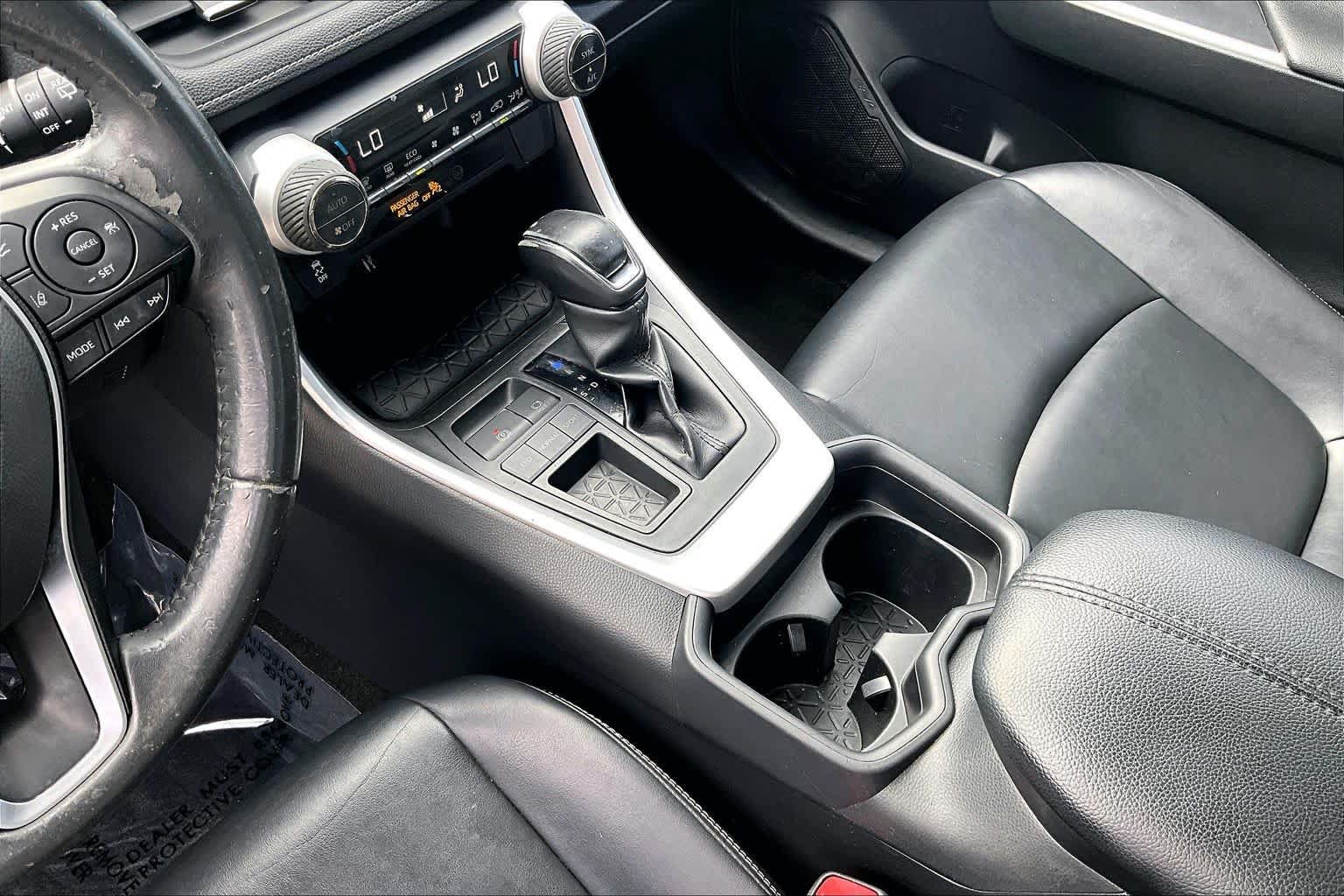 Used 2019 Toyota RAV4 XLE Premium FWD image 15