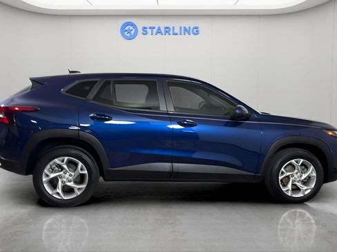 Used 2024 Chevrolet Trax LS w/ LS Convenience Package image 11