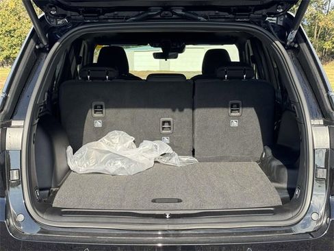 New 2025 Jeep Grand Cherokee Laredo w/ Luxury Tech Group I image 16