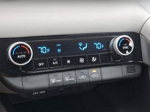 Used 2023 Hyundai Elantra SEL w/ Preferred Accessory Package image 15