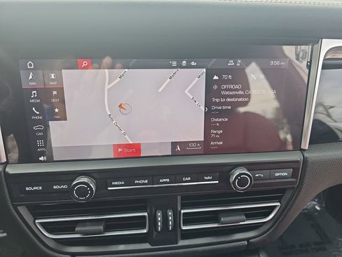 Used 2021 Porsche Macan AWD/4WD image 23