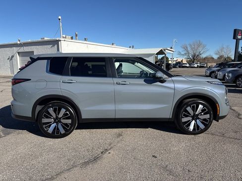 New 2026 Mitsubishi Outlander SE image 8