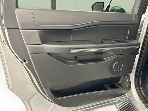 Used 2024 Ford Expedition Max XLT image 27