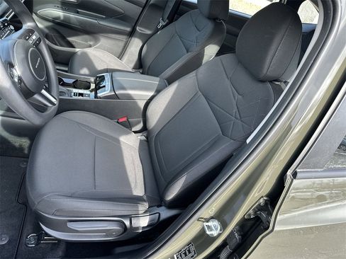 Used 2025 Hyundai Tucson SE image 13