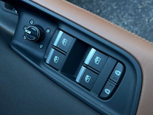 Used 2023 Audi Q8 Prestige image 65