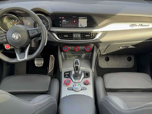 Used 2023 Alfa Romeo Stelvio Veloce image 10