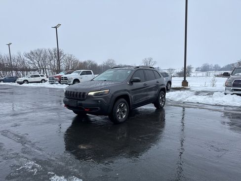 Used 2019 Jeep Cherokee Trailhawk w/ Cold Weather Group image 3