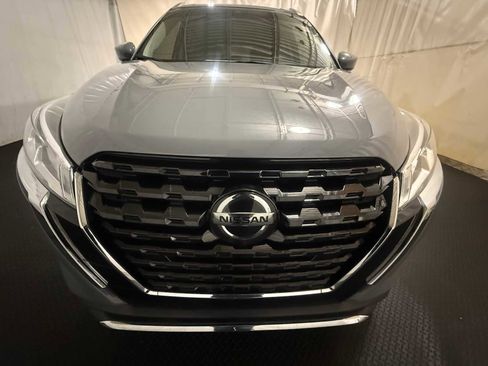 Used 2021 Nissan Kicks SV image 3