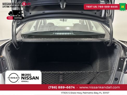 Used 2025 Nissan Versa S w/ Trunk Package image 29