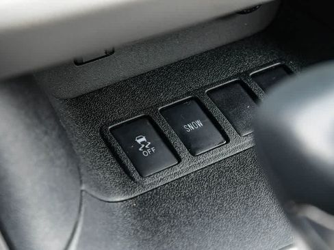 Used 2017 Toyota Highlander XLE FWD image 24