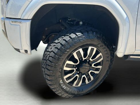 Used 2024 GMC Sierra 2500 Denali Ultimate AWD/4WD image 32