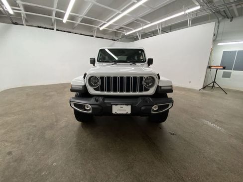 Used 2025 Jeep Wrangler Unlimited Sahara AWD/4WD image 9
