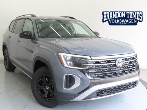 New 2025 Volkswagen Atlas Peak Edition SE image 1