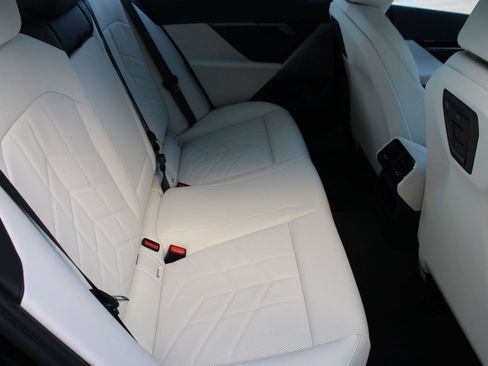 Used 2026 BMW 530i w/ Premium Package RWD image 29