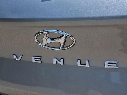 Used 2025 Hyundai Venue SEL FWD image 33