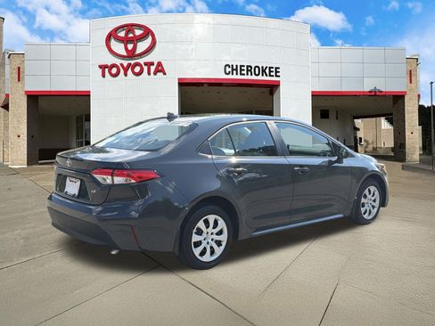 Used 2024 Toyota Corolla LE FWD image 5