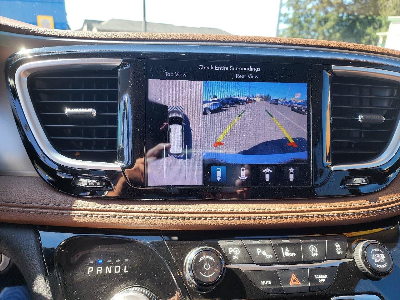 Used 2018 Chrysler Pacifica Limited w/ Advanced Safetytec Group FWD image 22