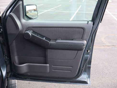 Used 2010 Ford Explorer Sport Trac XLT image 26