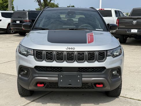 Used 2025 Jeep Compass Trailhawk AWD/4WD image 11