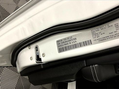 New 2025 Jeep Grand Cherokee L Altitude image 14