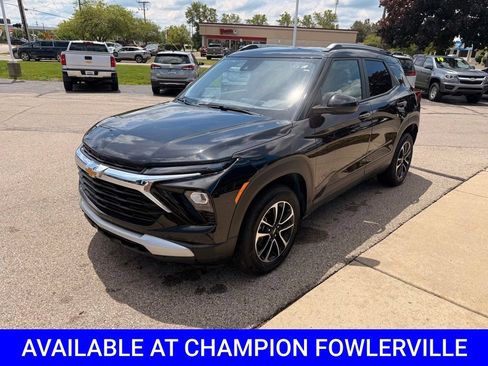 Used 2025 Chevrolet TrailBlazer LT AWD/4WD image 9
