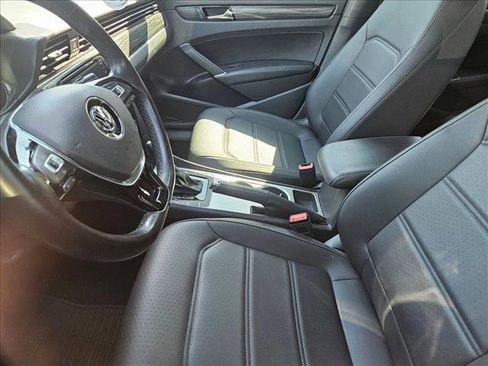 Used 2021 Volkswagen Passat 2.0T R-Line image 12