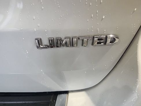 Used 2022 Jeep Grand Cherokee Limited w/ Tech Group AWD/4WD image 5