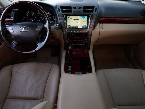 Used 2007 Lexus LS 460 image 2