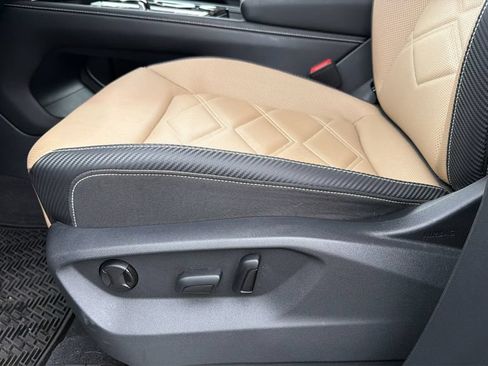 Used 2024 Volkswagen Atlas Cross Sport SE FWD image 16